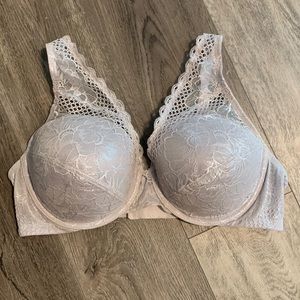 Silver ambrielle bra. 40D.